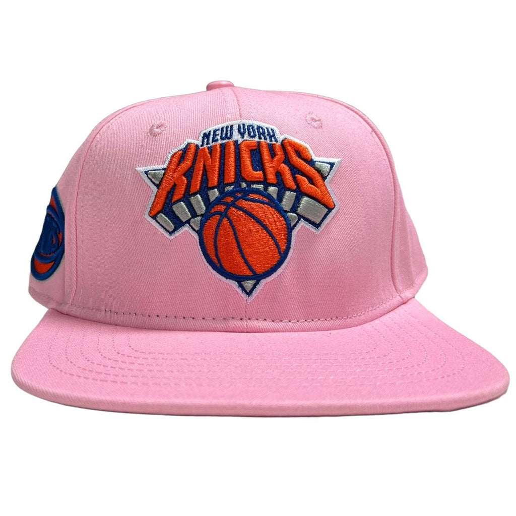 Pro Standard Unisex New York Knicks Snapback Hat in Pink